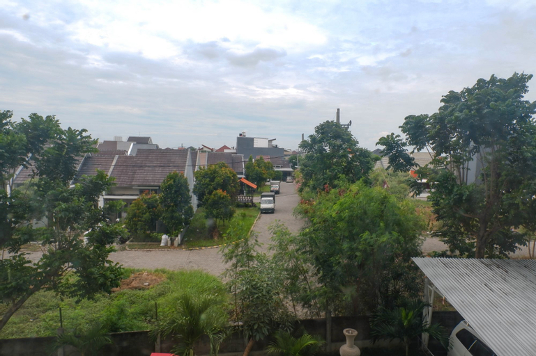Exterior & Views 8