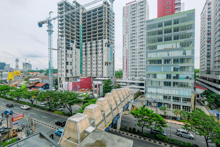 Exterior & Views 5, Warm and Cozy Studio Evenciio Apartment Margonda near UI By Travelio, Depok