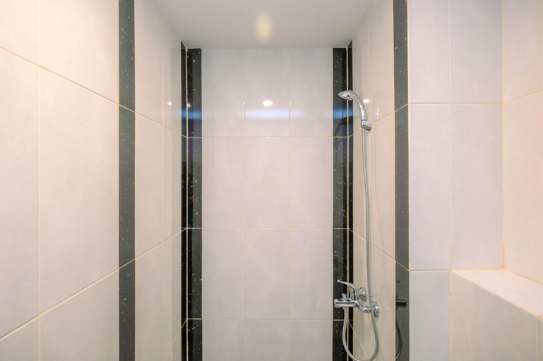 Public Area, Comfy Design Studio at Grand Kamala Lagoon Apartment By Travelio, Bekasi