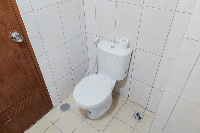Bathroom 5, Cozy Living Studio Apartment Amazana Serpong By Travelio, Tangerang Selatan