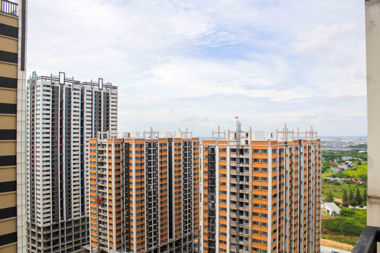 Exterior & Views 2, Comfortable and Nice 2BR at Meikarta Apartment By Travelio, Cikarang