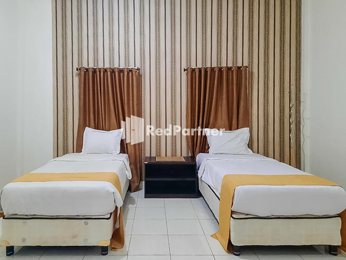 Bedroom 3, Hotel Puri Yasmin Potowanua Lasusua Mitra RedDoorz, Kolaka Utara