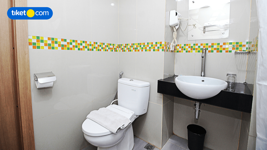 Bathroom 5, Kyriad Haka Makassar, Makassar