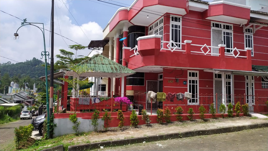 Villa Musti Green Apple Puncak Cipanas, Bogor