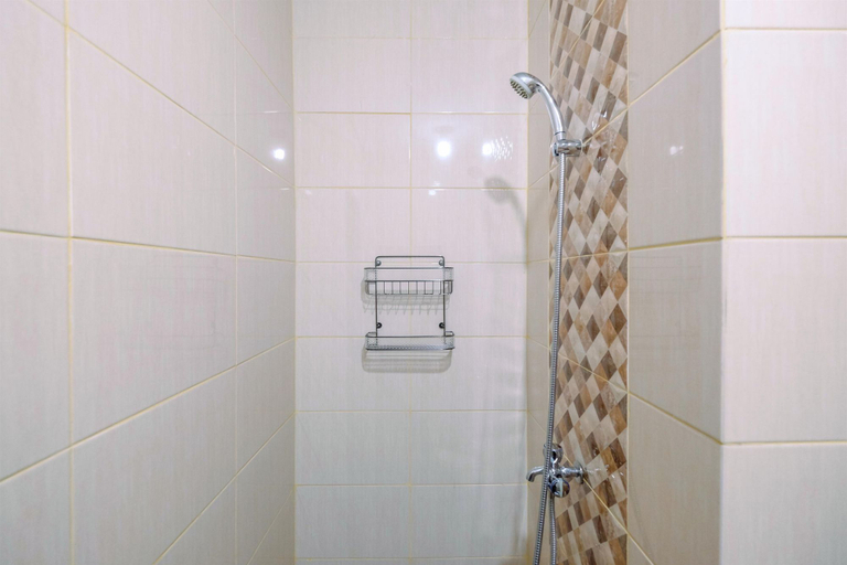 Bathroom 5, Comfortable and Cozy Living Studio Room at Dave Apartment By Travelio, Depok