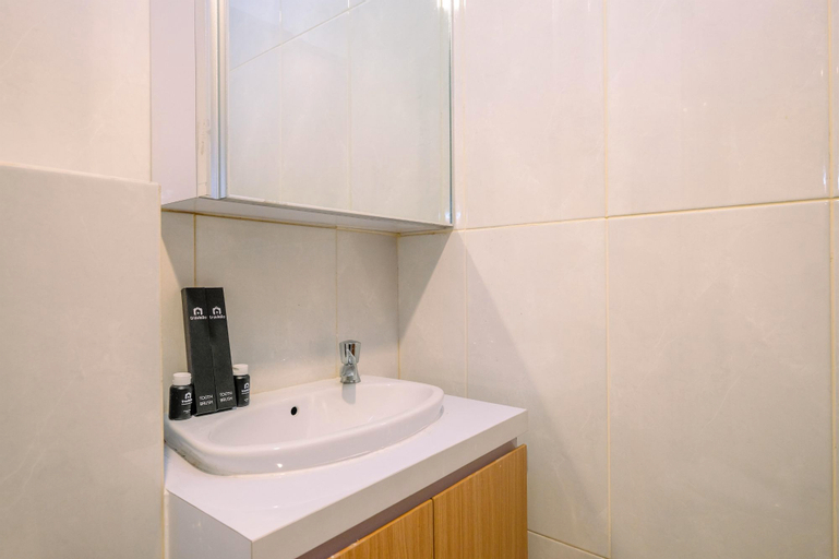 Bedroom 4, Comfy Design Studio at Grand Kamala Lagoon Apartment By Travelio, Bekasi
