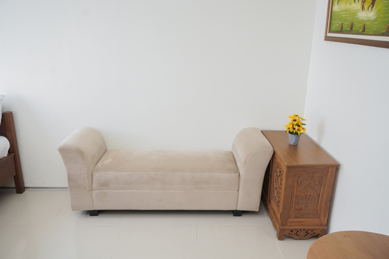 Comfortable and Minimalist Studio at Tuscany Residences Apartment By Travelio, Tangerang Selatan