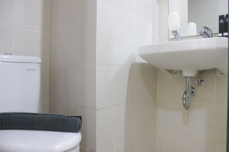Bathroom 5, Cozy High Floor 1BR at Parahyangan Residence By Travelio, Bandung