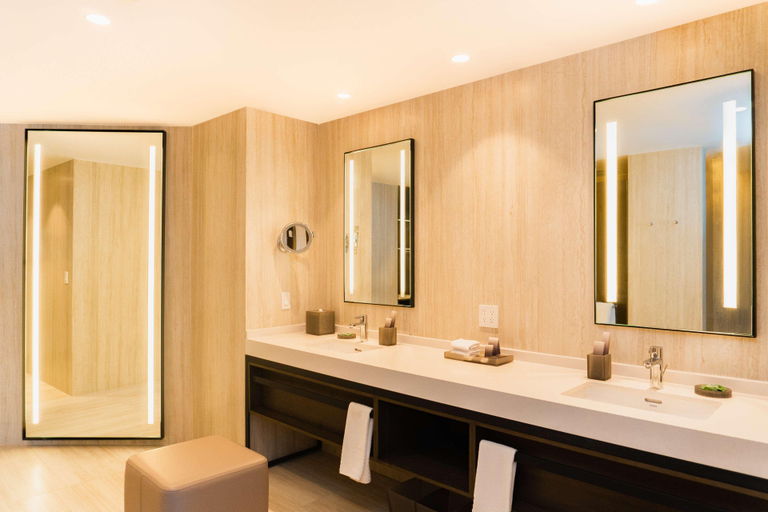 Bathroom 5, Hilton Cancun, An All Inclusive Resort, Benito Juárez