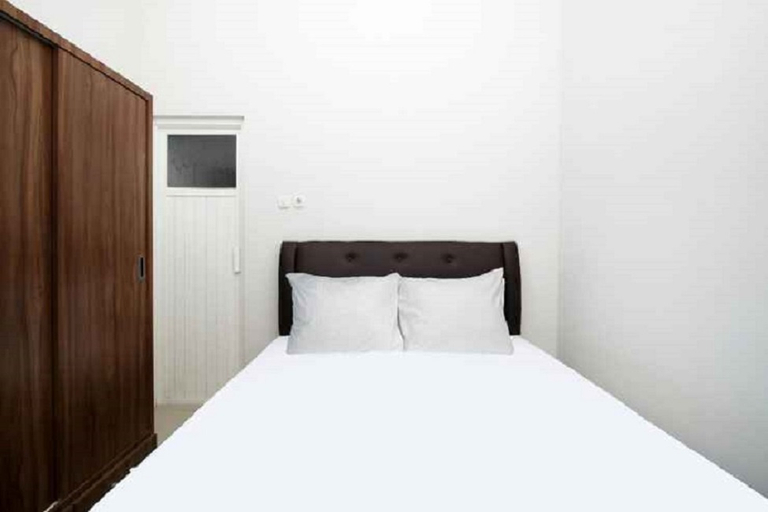 Bedroom 5, Cah Ayu Guest House, Malang
