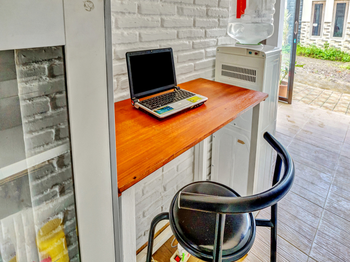 Others 5, OYO 90828 Ara Guest House, Malang