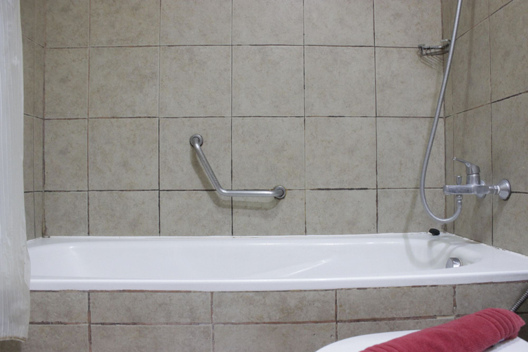 Bathroom 5, Spacious 1BR with Great View at Marbella Suites Dago By Travelio, Bandung