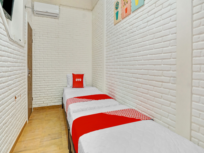 Bedroom 3, OYO 90828 Ara Guest House, Malang
