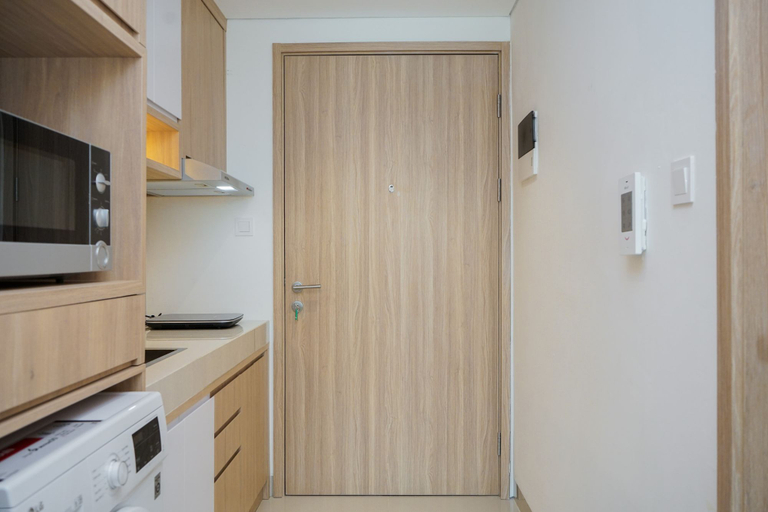 Others 5, Comfort and Minimalist Studio at Embarcadero Bintaro Apartment By Travelio, Tangerang Selatan