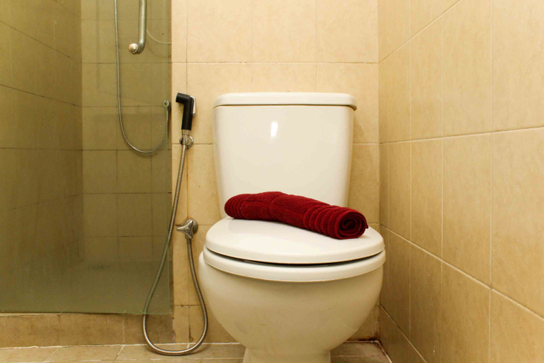 Bathroom 5, Cozy Stay 2BR Ancol Marina Apartment By Travelio, Jakarta Utara