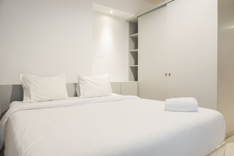 Bedroom 2, Luxurious 1BR at West Vista Apartment By Travelio, West Jakarta