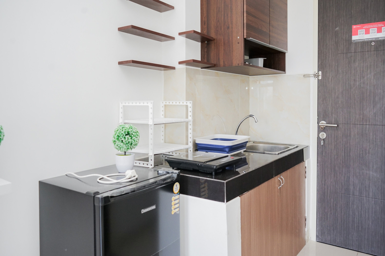 Others 4, Comfy and Minimalist Studio Room at Serpong Garden Apartment By Travelio, Tangerang