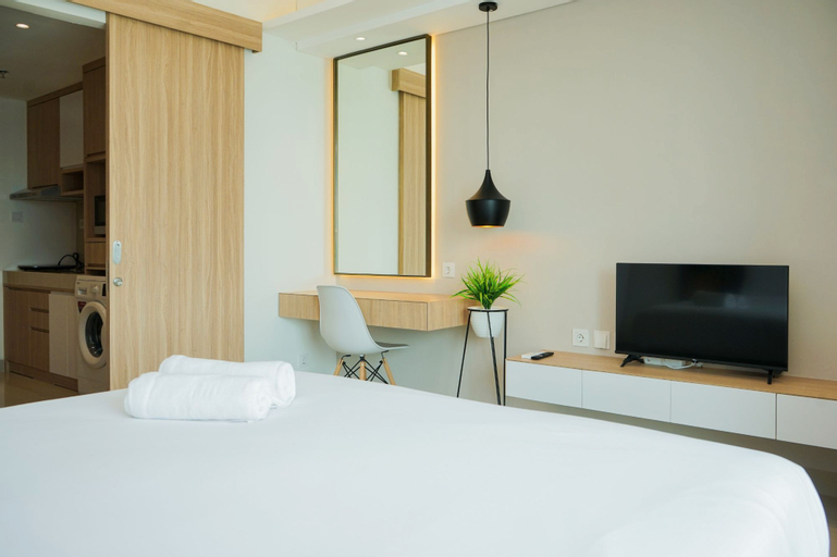 Comfy and Minimalist Studio at Embarcadero Bintaro Apartment By Travelio, South Tangerang