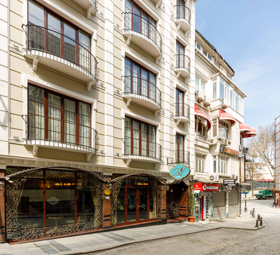 Exterior & Views