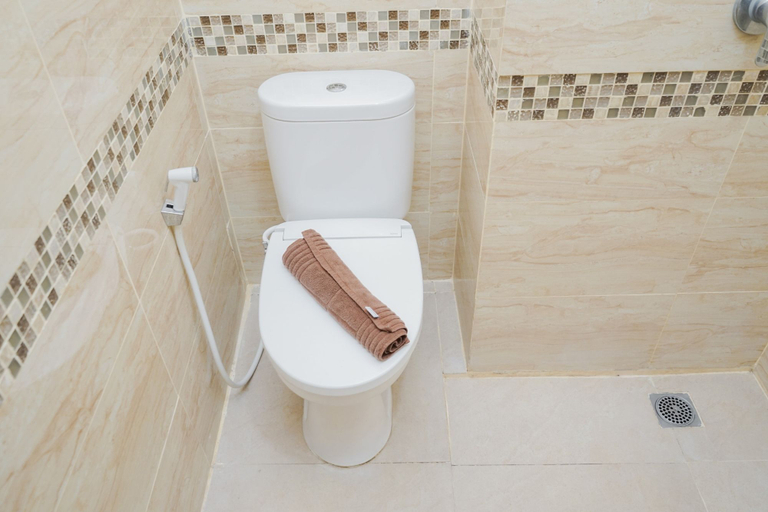 Bathroom 5, Scenic Studio Apartment at B Residence By Travelio, Tangerang Selatan