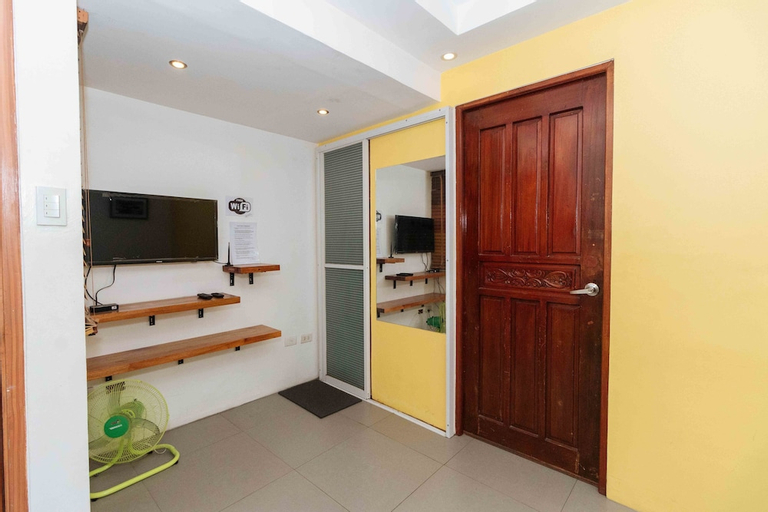 RedDoorz near Mckinley Hill Taguig, Taguig
