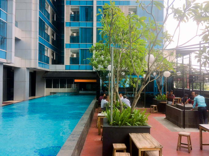 Sport & Beauty, Minimalist and Comfort 2BR at Tamansari The Hive Apartment By Travelio, East Jakarta
