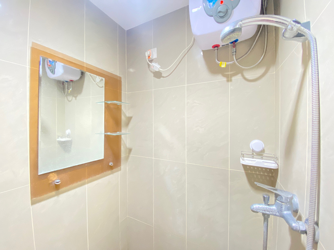 Bathroom 5, Cozy Studio Room at Taman Melati Jatinangor By Travelio, Sumedang