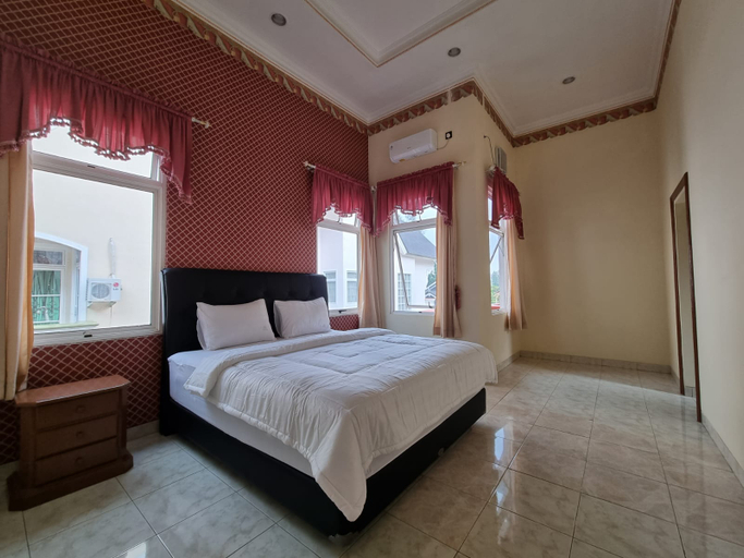 Bedroom 5, Villa Kota Bunga Tucsan with Swimming and Jacuzzi Pool Puncak by Nimmala, Bogor