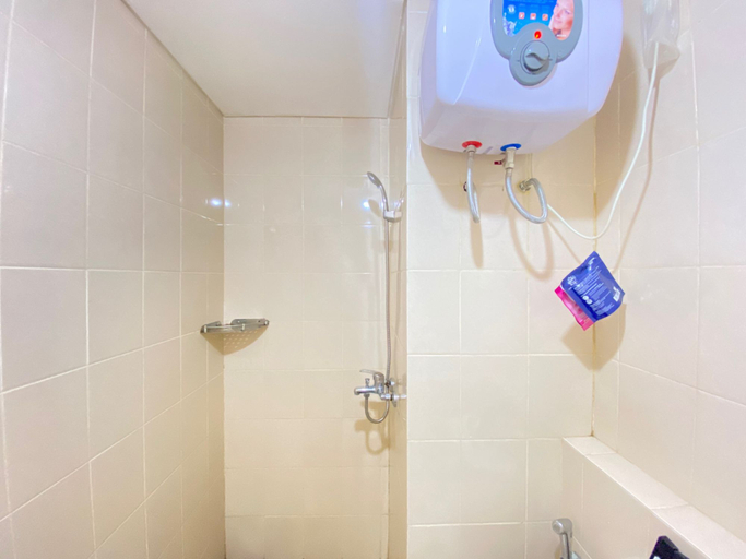Bathroom 5, Cozy 2BR Apartment at Parahyangan Residence By Travelio, Bandung