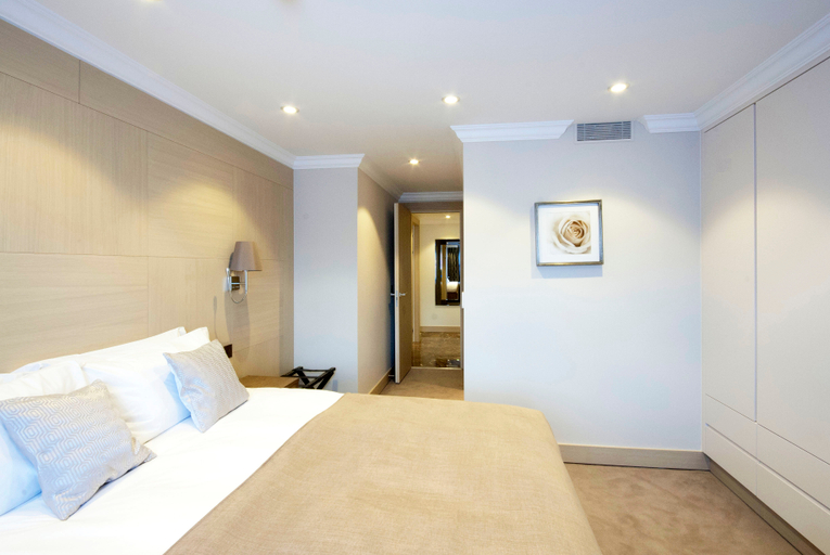 Public Area 3, Claverley Court Apartment Knightsbridge, London