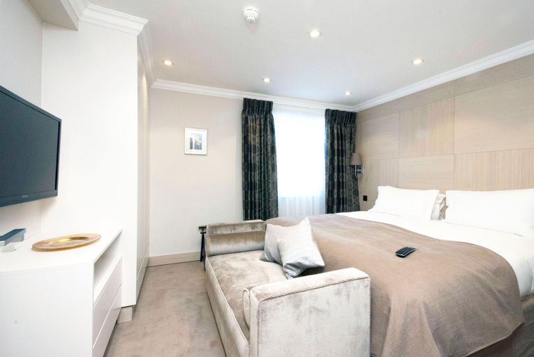 Bedroom 2, Claverley Court Apartment Knightsbridge, London