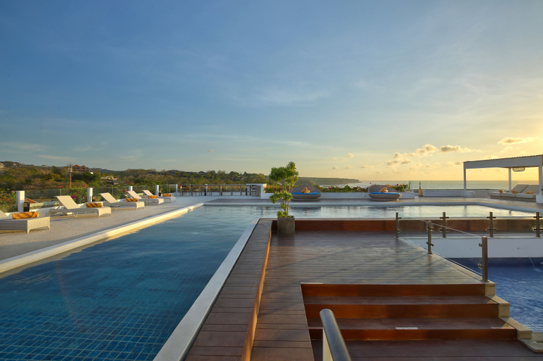 Exterior & Views 13
