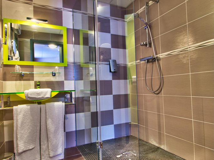 Bathroom 3, Logis Chalet Du Mont Roland, Jura