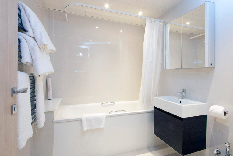 Bathroom 4, Claverley Court Apartment Knightsbridge, London