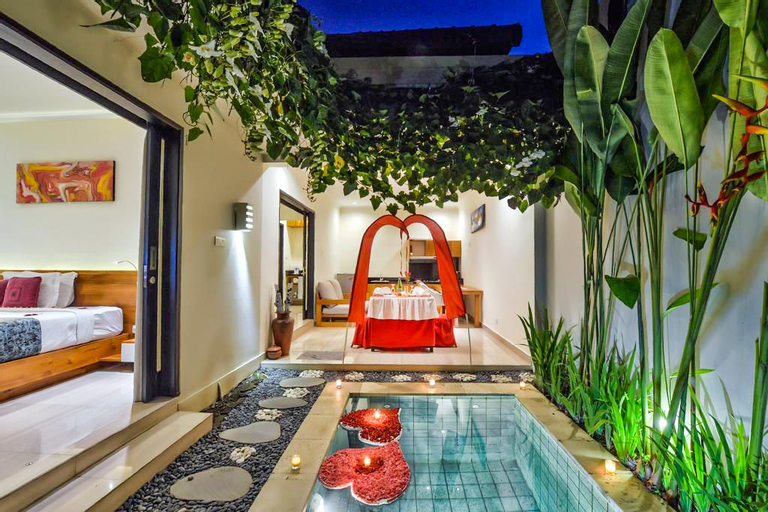 Exterior & Views 27