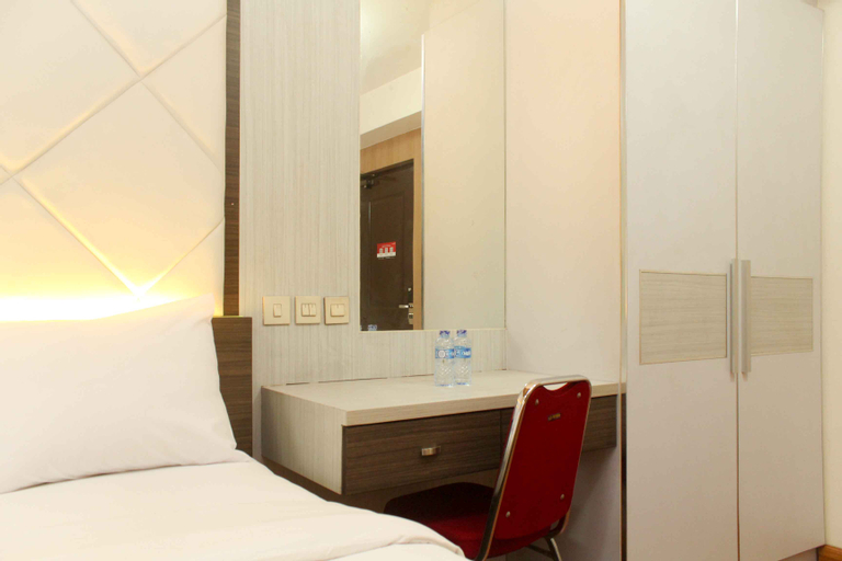 Bedroom 3, Comfort Studio Apartment at Metropark Condominium Jababeka By Travelio, Cikarang