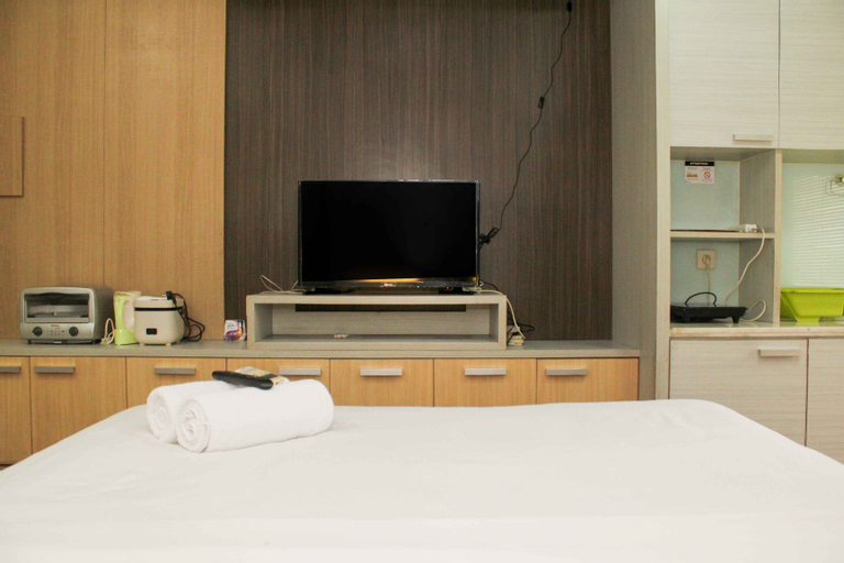Bedroom 1, Comfort Studio Apartment at Metropark Condominium Jababeka By Travelio, Cikarang