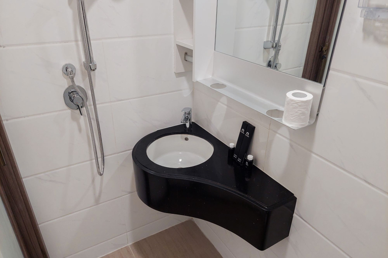 Bathroom 5, Nice and Comfort Studio Room at Sky House BSD Apartment By Travelio, South Tangerang