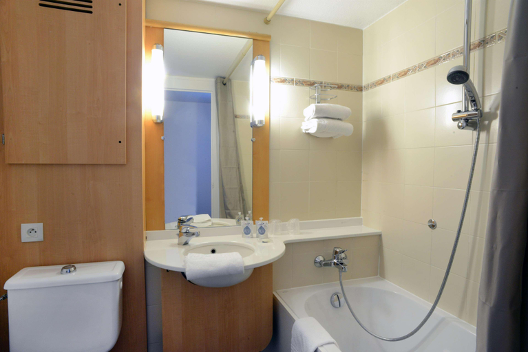 Bathroom 4, Hôtel Inn Dijon-Quetigny, Côte-d'Or