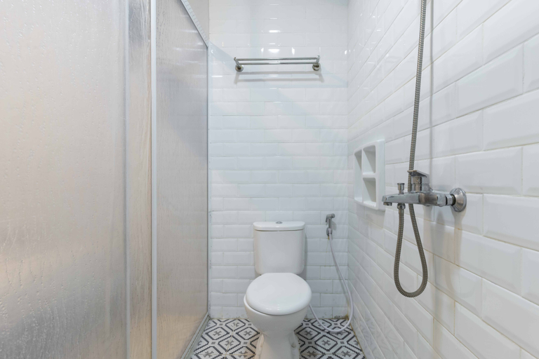 Bathroom 4, Elite Residence near UIN University, South Tangerang
