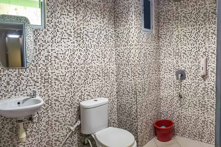 Bathroom, KoolKost near Nagoya Hill Batam 2 ( Minimum Stay 30 Nights ), Batam