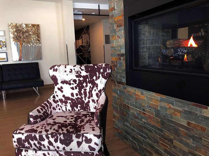 Public Area 2, Villa Inn & Suites SureStay Collection by BW, Cochrane