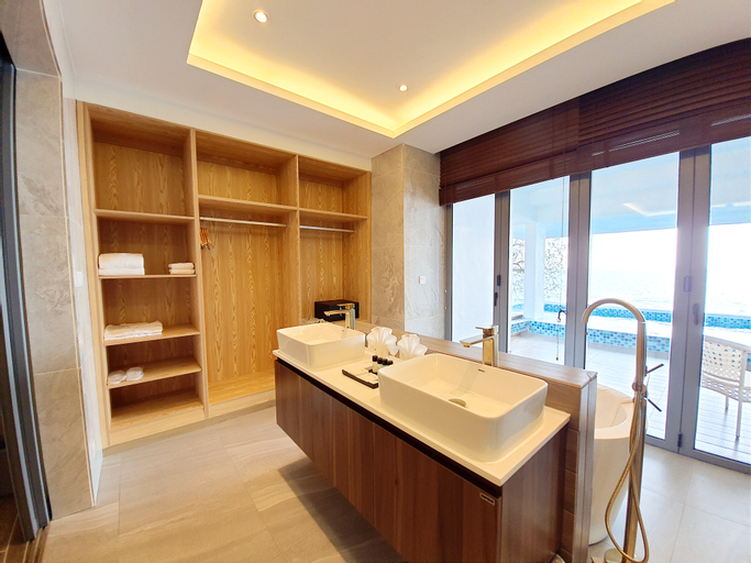 Bathroom 12