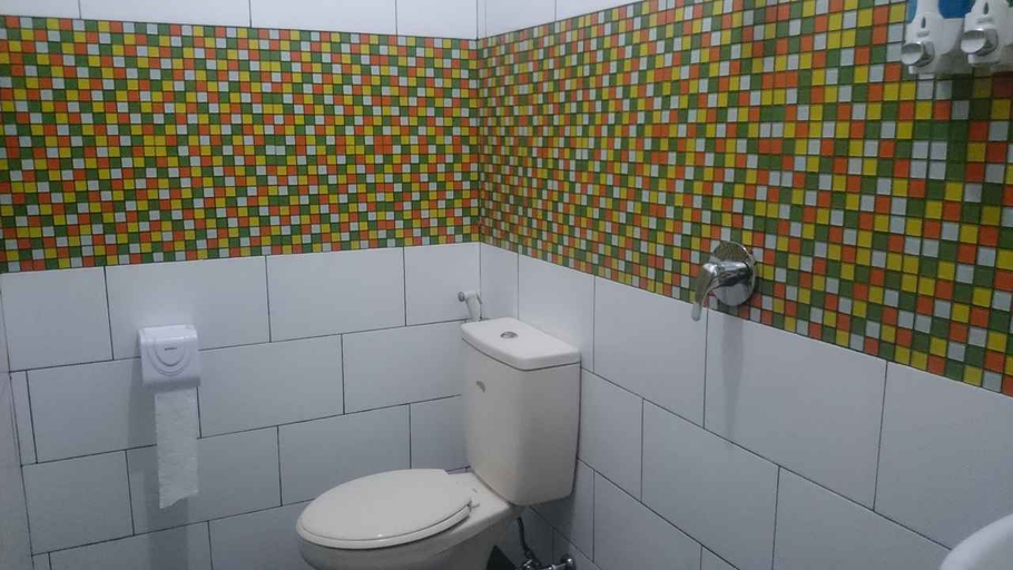 Bathroom 4, Agus Beach Inn, Badung
