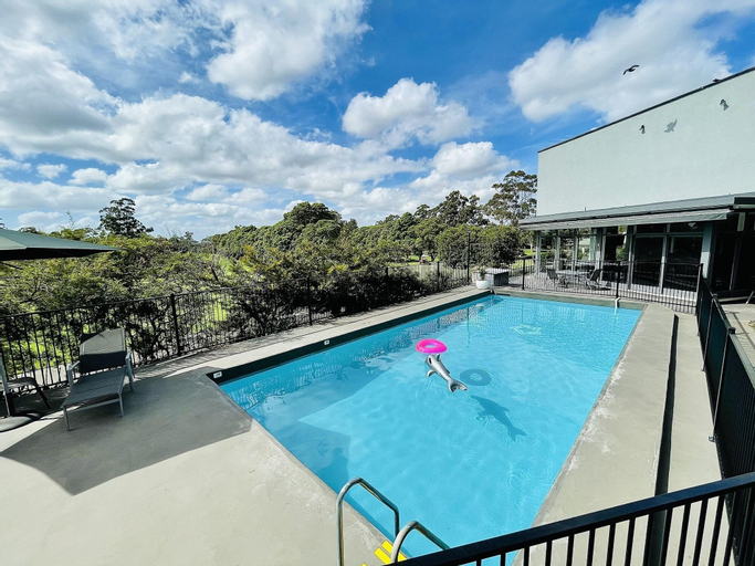Sport & Beauty 2, The Select Inn Ryde, Sydney