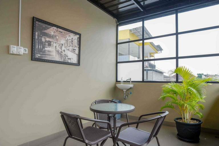 Exterior & Views 17