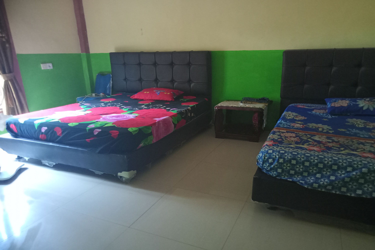 Bedroom 2, Ogies Beach Hotel, Pelalawan