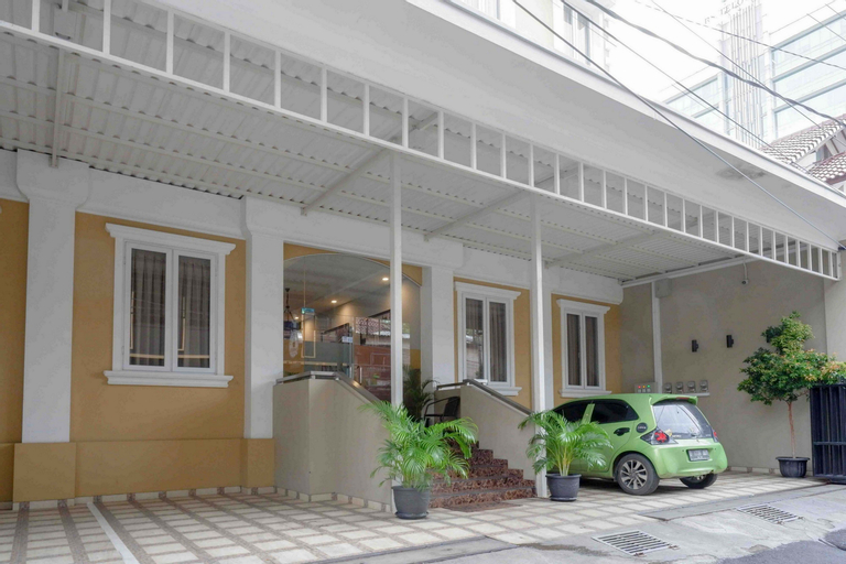 Exterior & Views 12