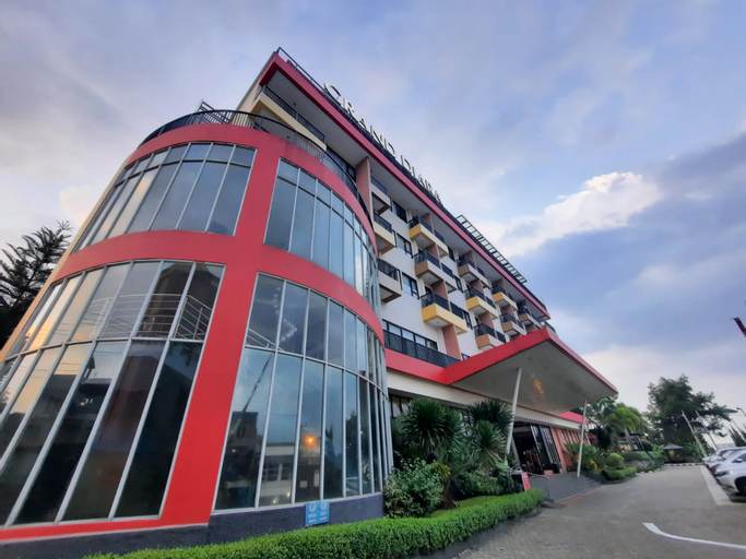 Exterior & Views 30