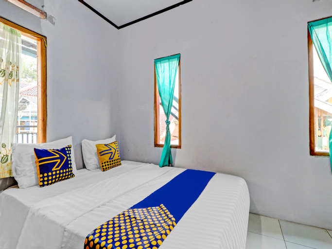 Bedroom 1, OYO Homes 90849 Cibeunying Homestay Cibodas Maribaya, Bandung